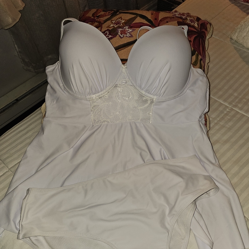 Elegant White Lace Women's Bathing Suit - BRAND NEW NEVER WORN